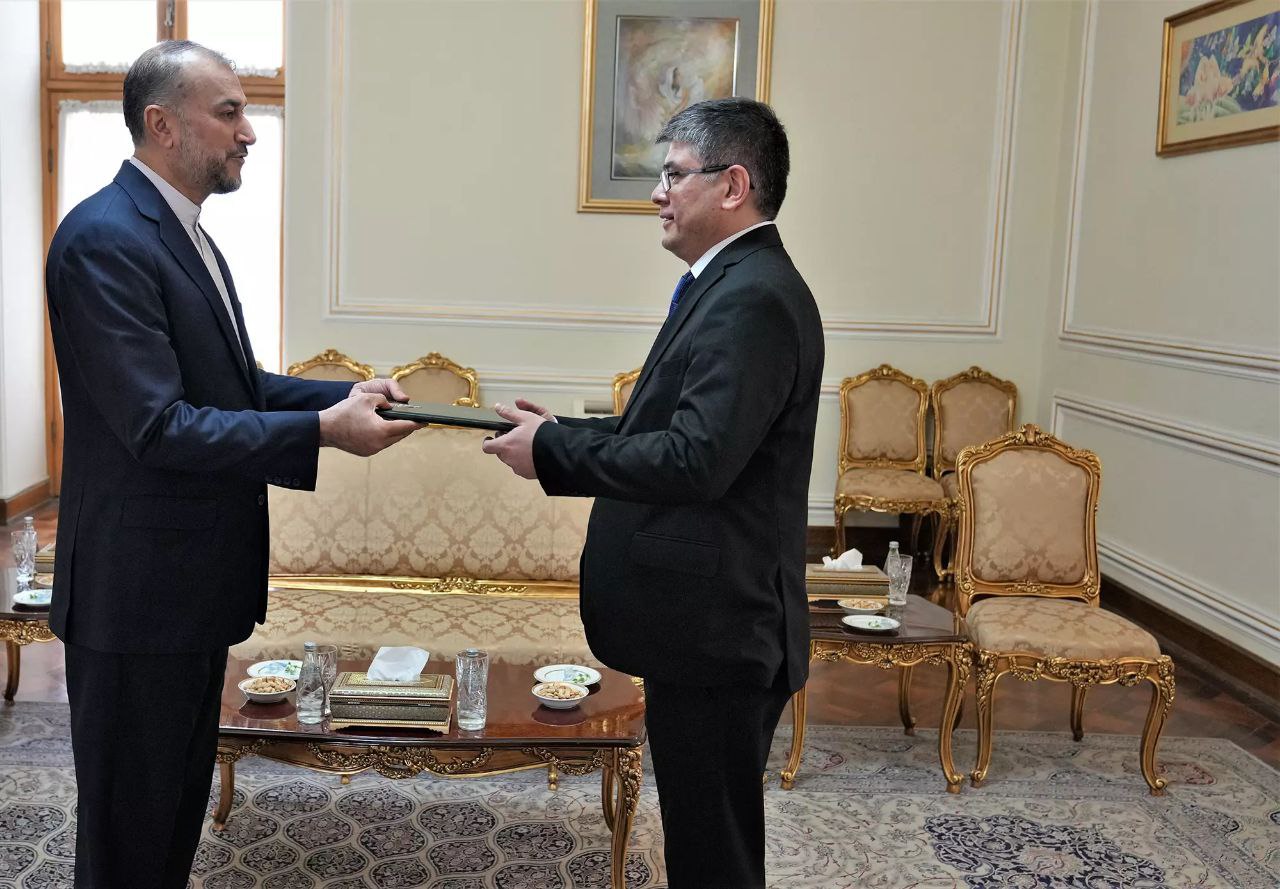Новый посол Узбекистана Фариддин Насриев встретился с министром иностранных дел Ирана Хосейном Амиром Абдуллахияном